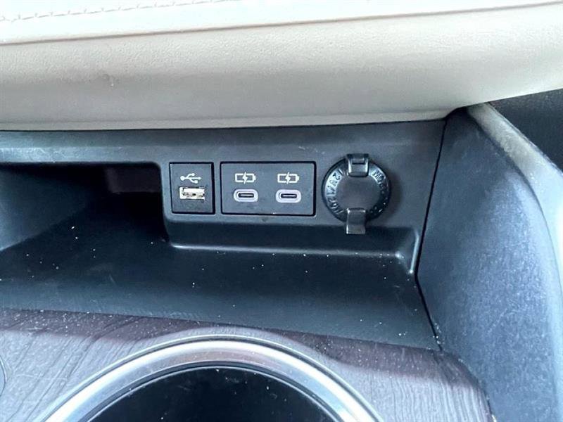 Used 2024 Toyota Highlander LE image 47