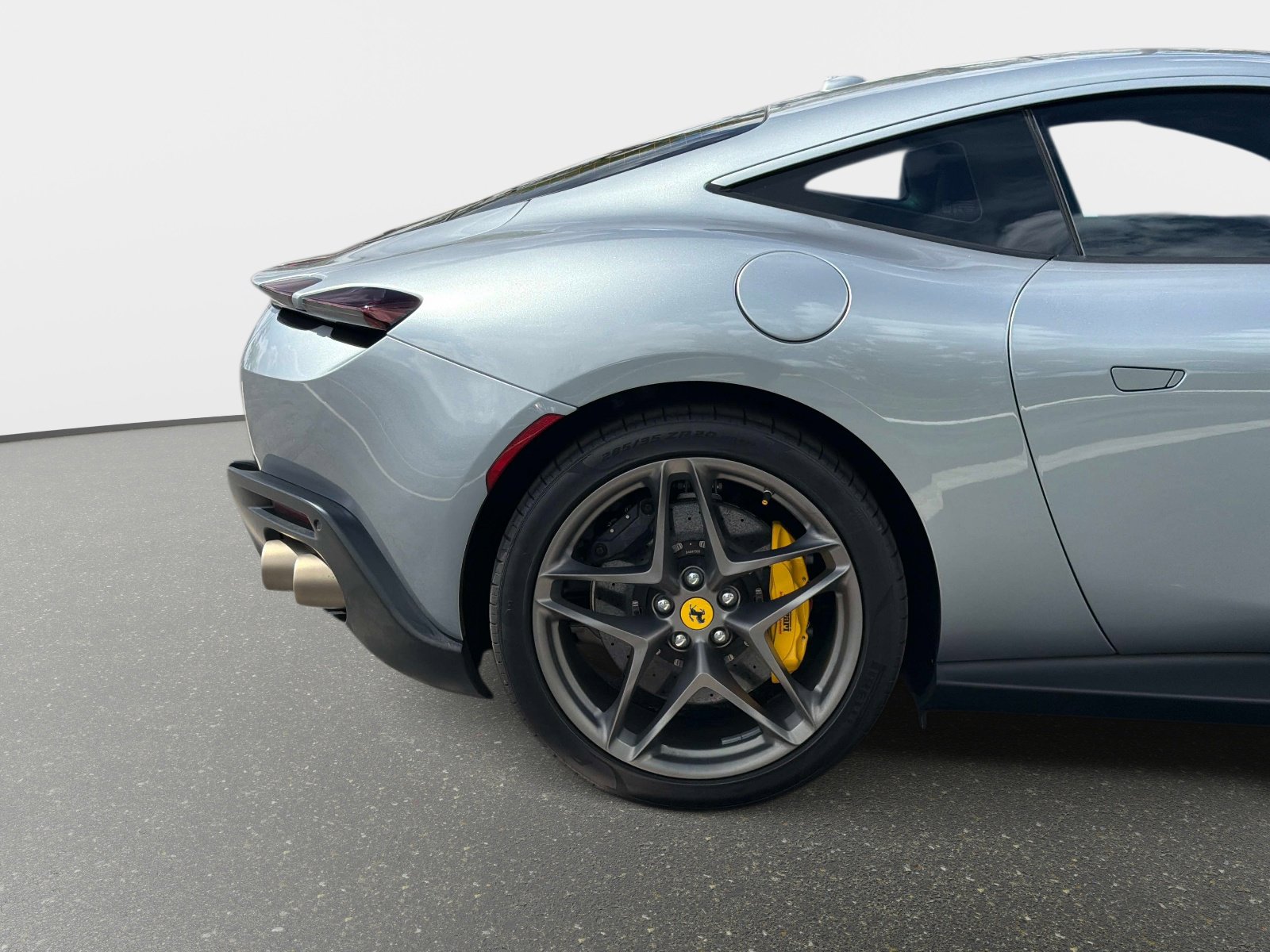 Used 2022 Ferrari Roma image 20