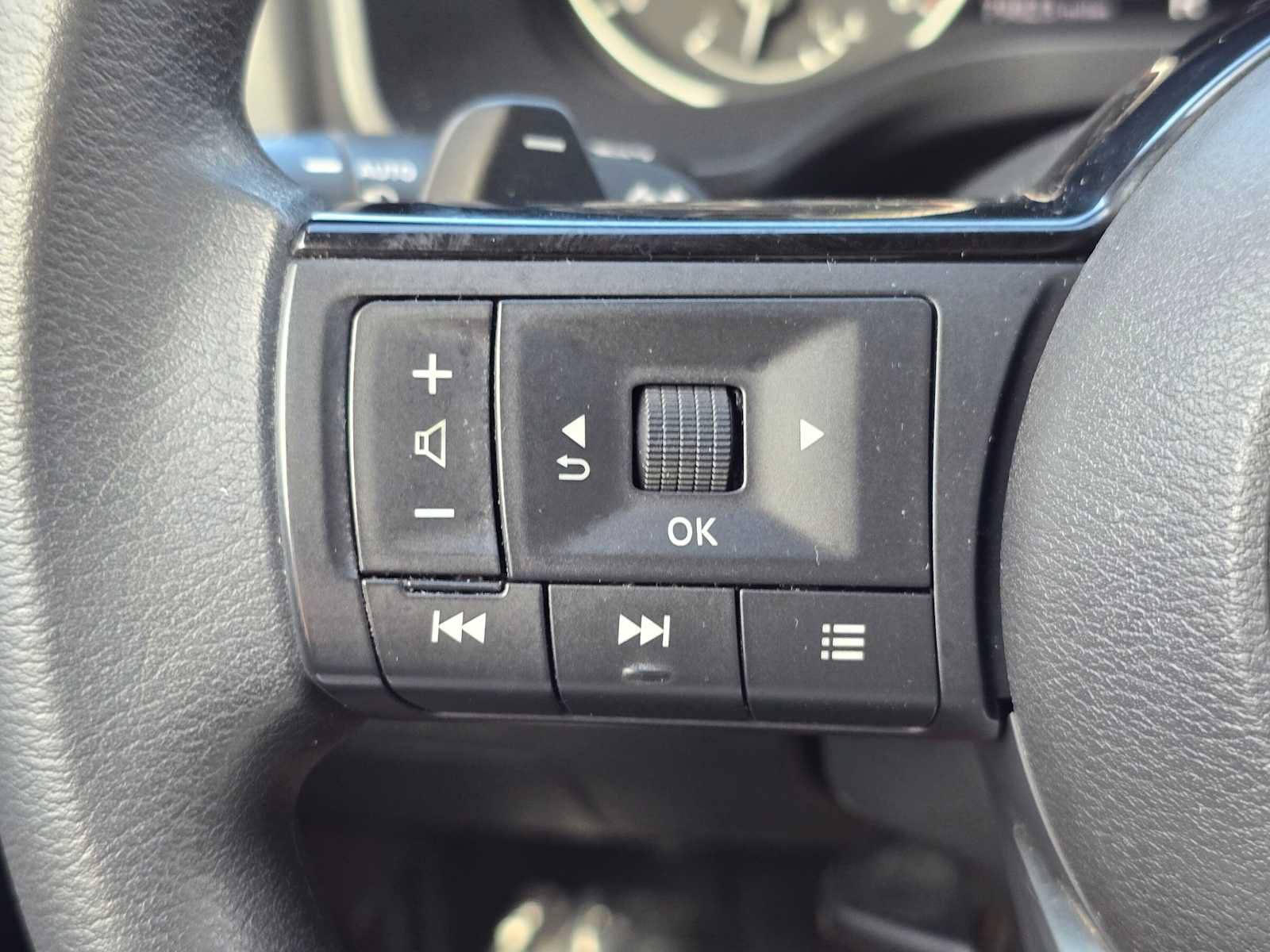Used 2023 Nissan Rogue SV FWD image 31
