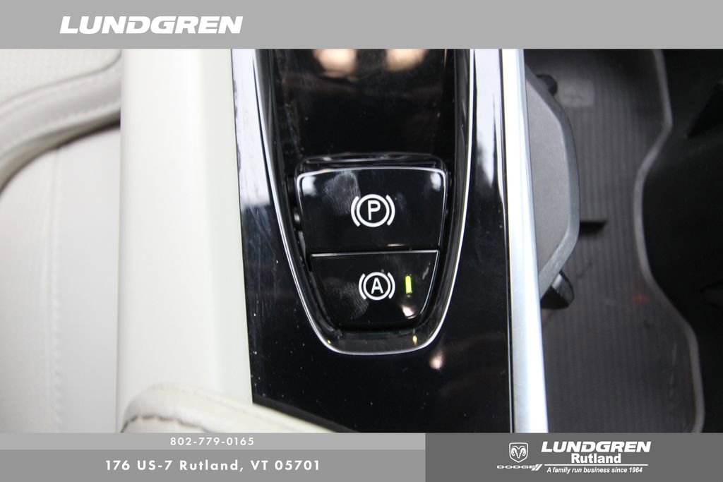 Used 2022 Volvo XC60 B6 Inscription w/ Advanced Package image 32