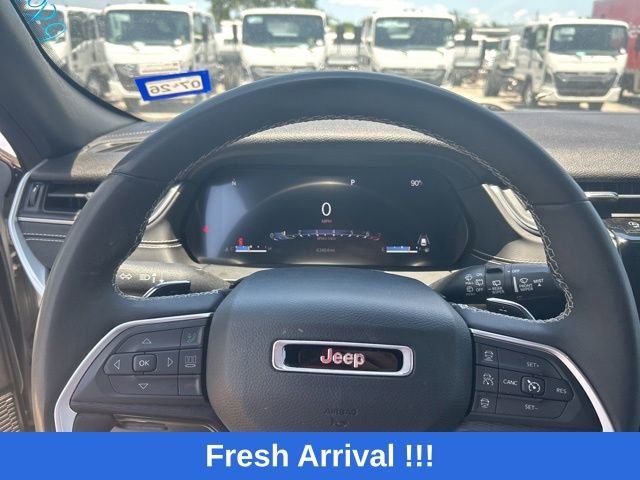 Used 2023 Jeep Grand Cherokee L Laredo RWD image 12