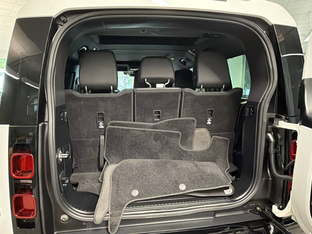Used 2024 Land Rover Defender 130 X-Dynamic SE AWD/4WD image 6