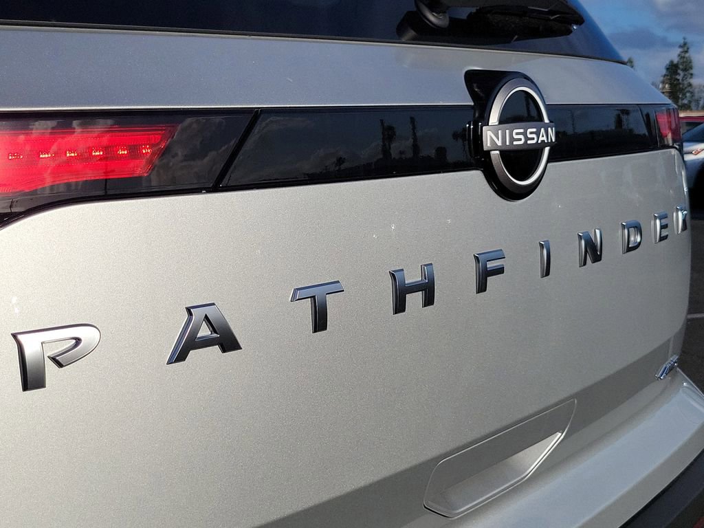 New 2025 Nissan Pathfinder SV image 3