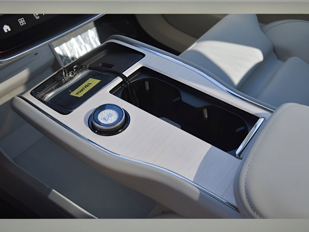 Used 2025 Volvo EX90 Ultra image 38