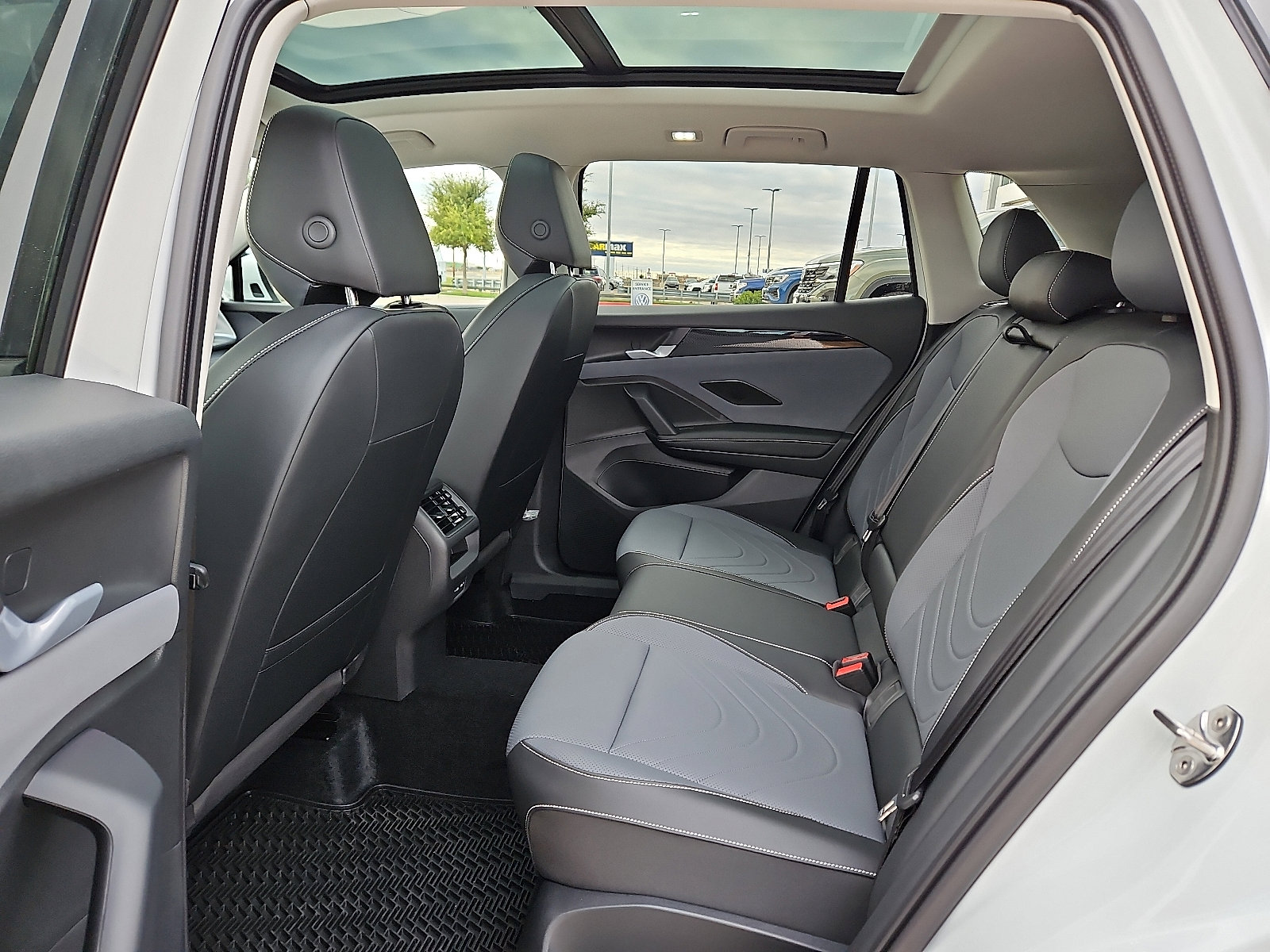 New 2026 Volkswagen Tiguan SE image 11