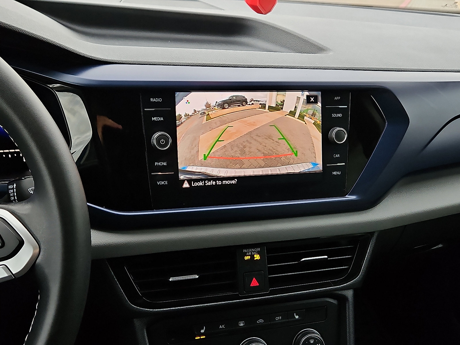 Certified 2022 Volkswagen Taos SE image 15