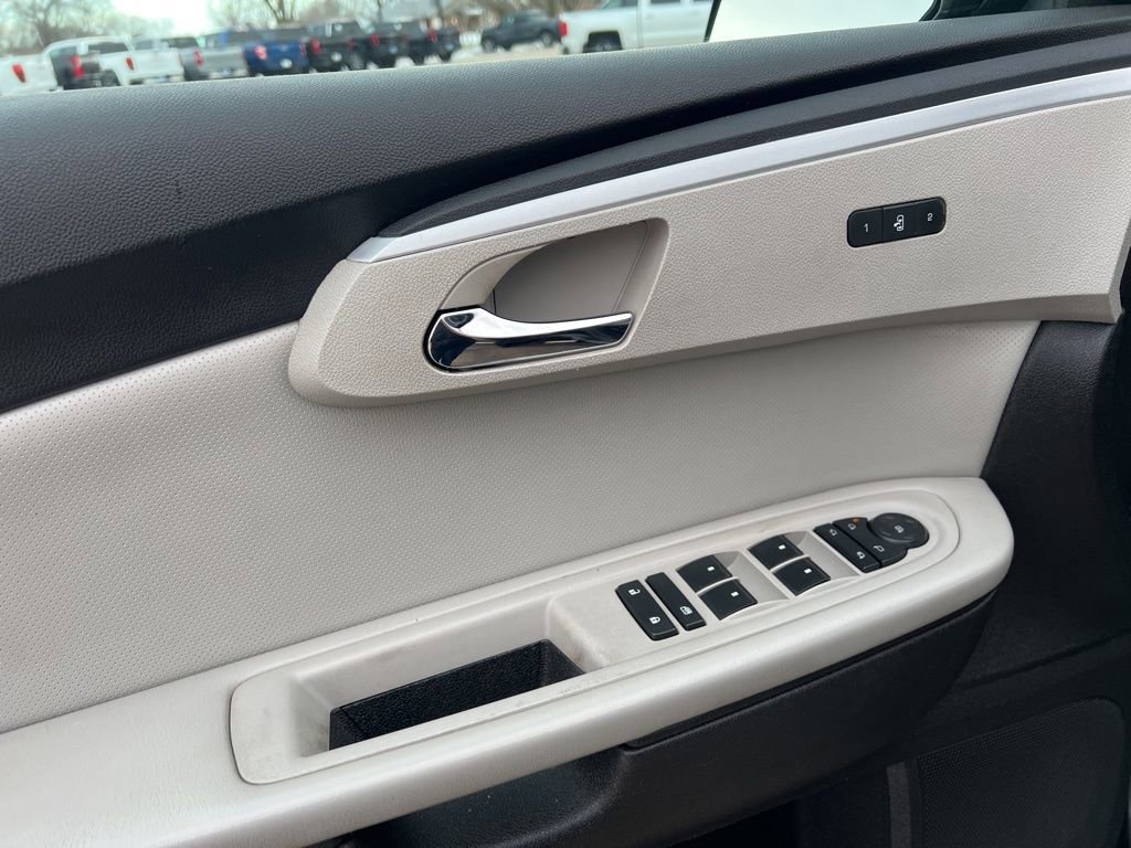 Used 2011 Chevrolet Traverse LTZ image 16