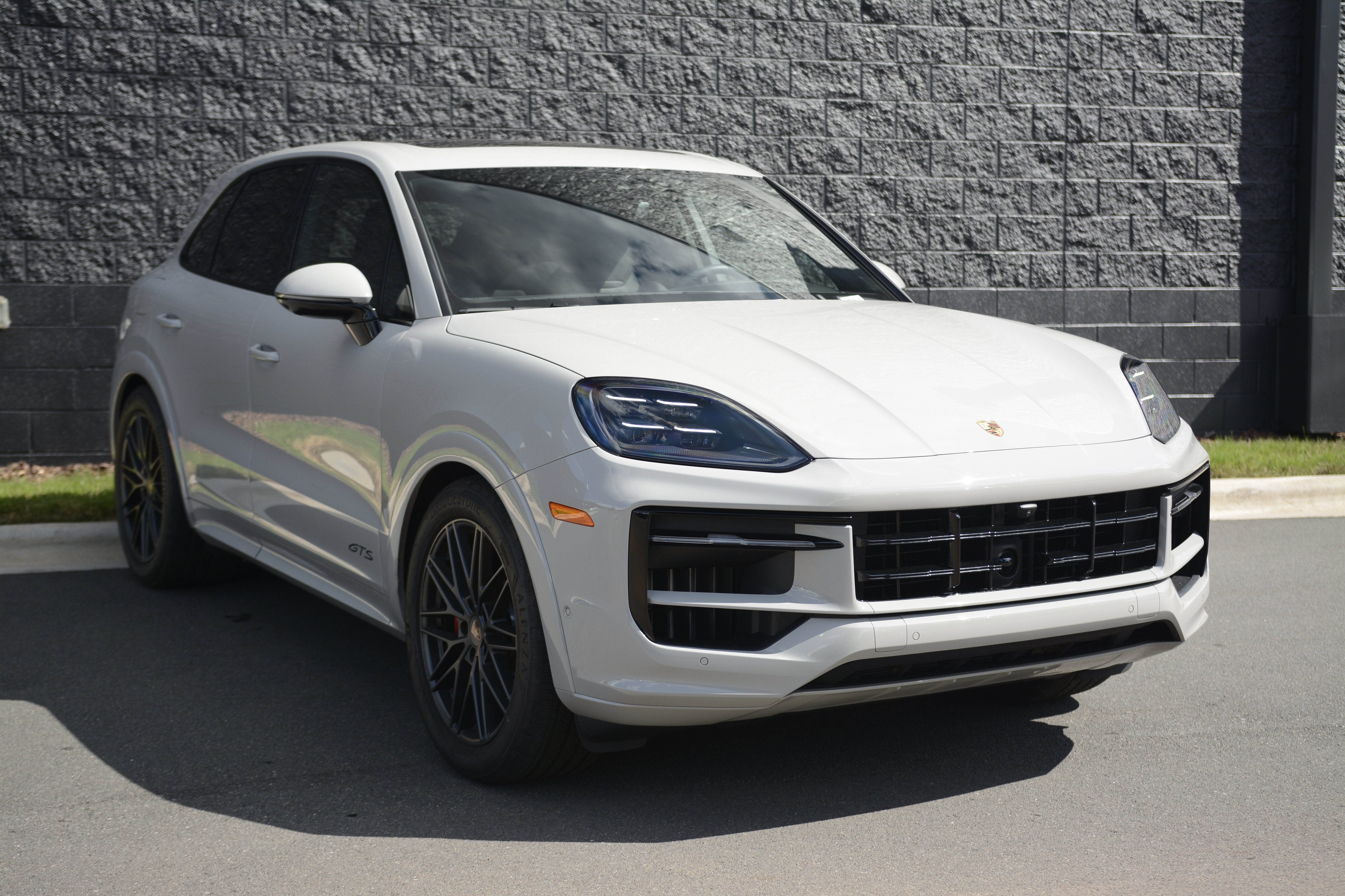 Certified 2026 Porsche Cayenne GTS AWD/4WD image 9
