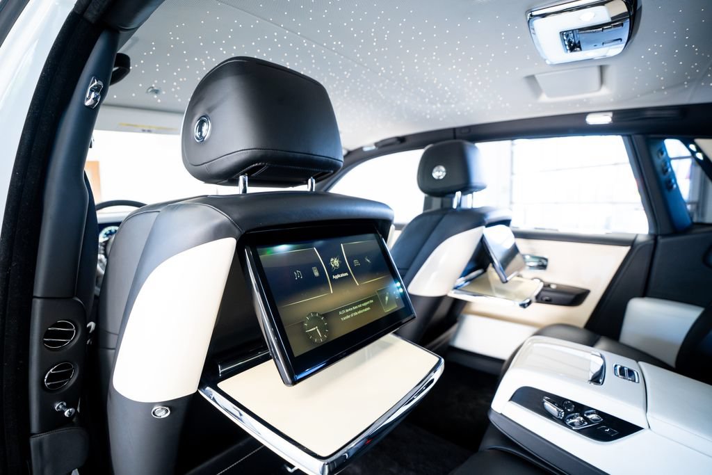 Used 2019 Rolls-Royce Phantom Sedan RWD image 50