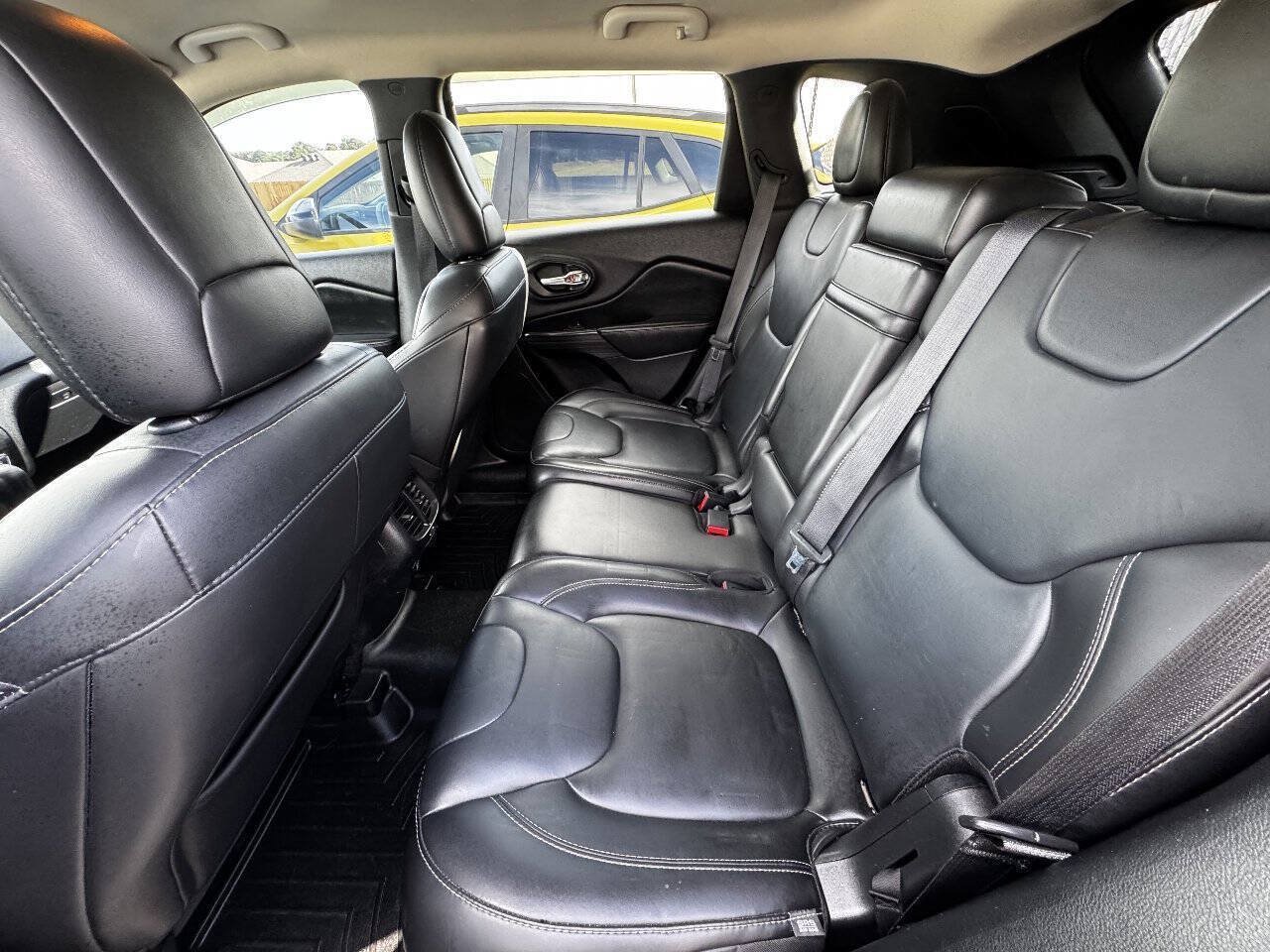 Used 2017 Jeep Cherokee Limited FWD image 13