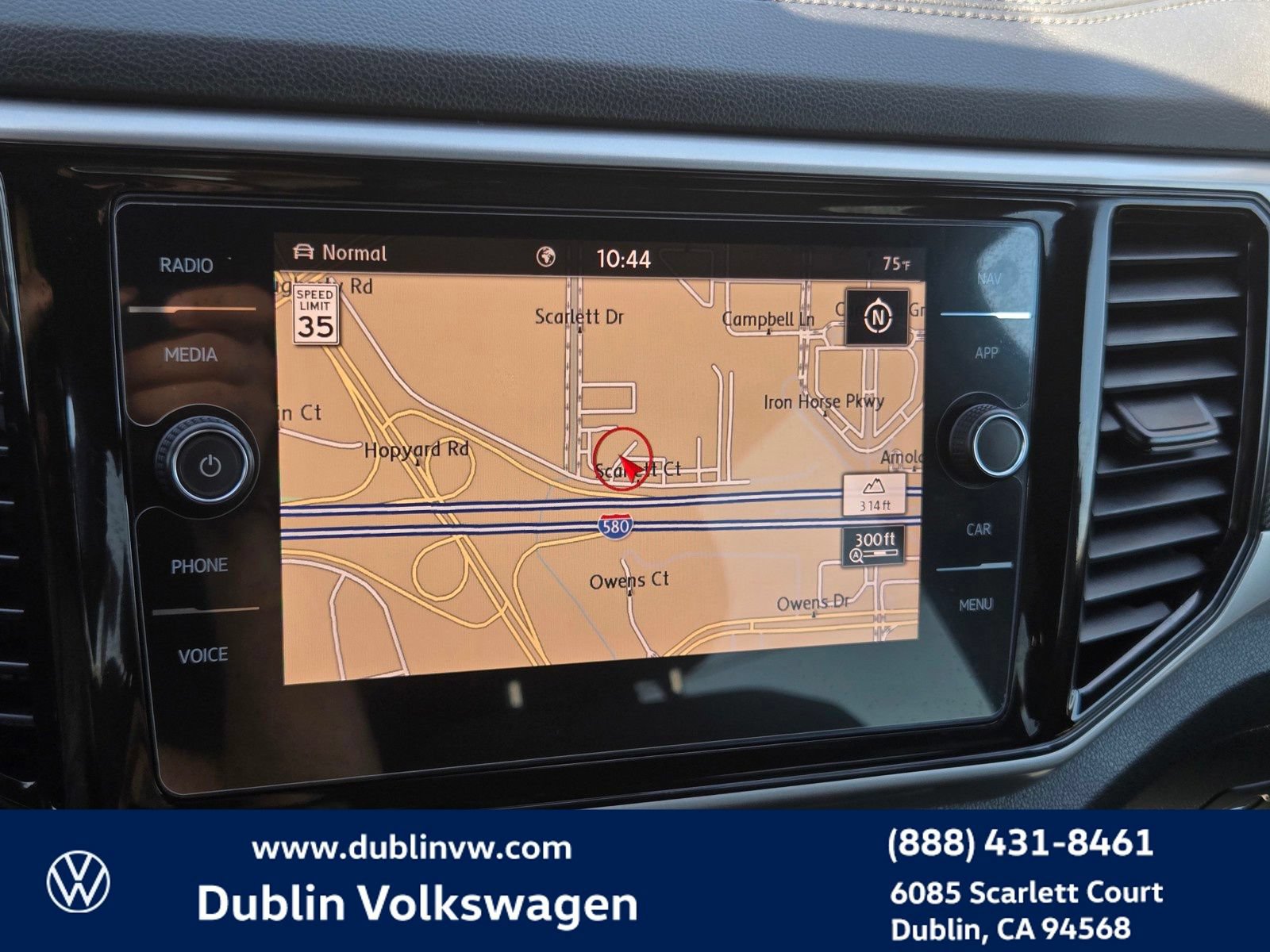 Used 2020 Volkswagen Atlas Cross Sport SEL Premium AWD/4WD image 14