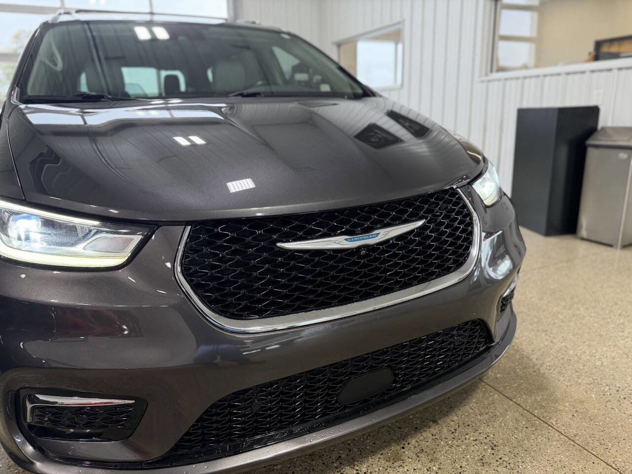 Used 2021 Chrysler Pacifica Touring-L FWD image 37