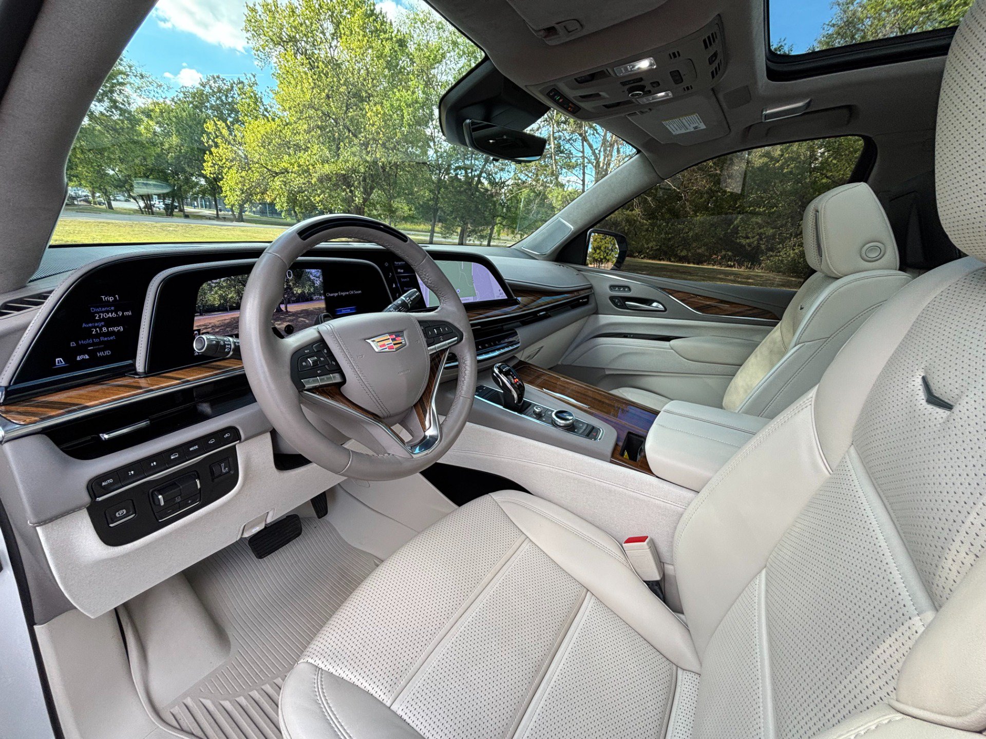 Used 2024 Cadillac Escalade Premium Luxury Platinum w/ LPO, Floor Liner Package AWD/4WD image 10