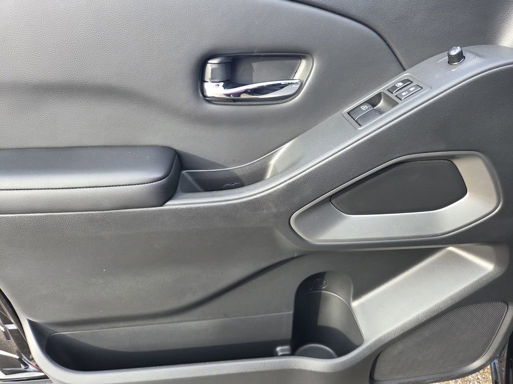 Certified 2025 Nissan Frontier SV image 14