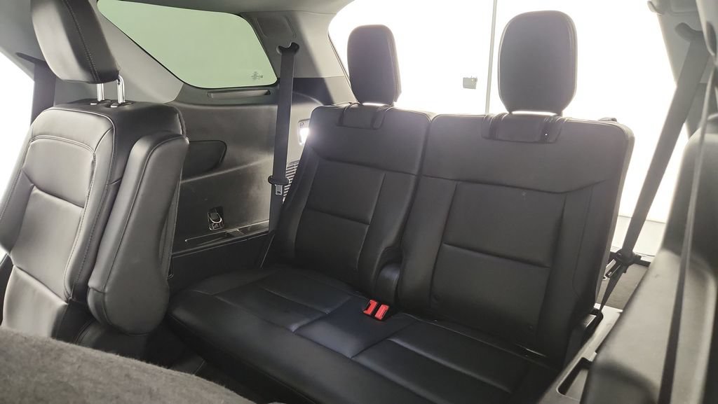Used 2022 Ford Explorer XLT w/ Equipment Group 202A AWD/4WD image 32