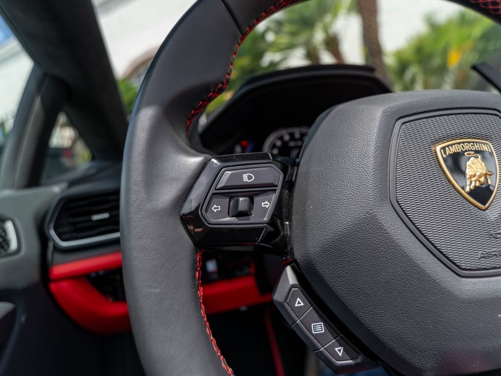 Used 2024 Lamborghini Huracan EVO AWD/4WD image 11