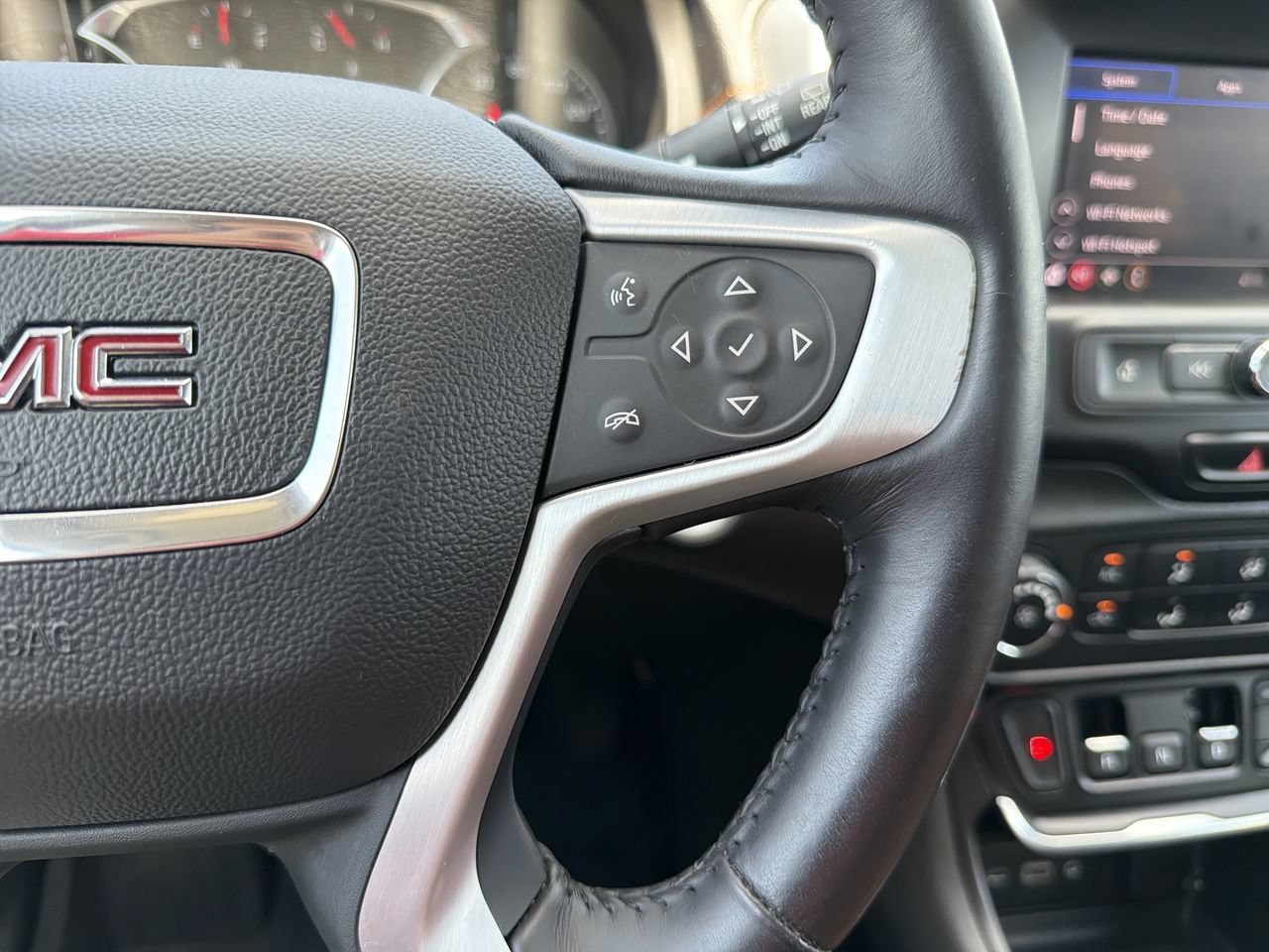 Used 2020 GMC Terrain SLE w/ Elevation Edition AWD/4WD image 26