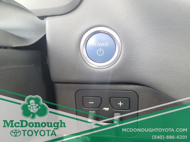 Used 2024 Toyota Sequoia Platinum AWD/4WD image 28