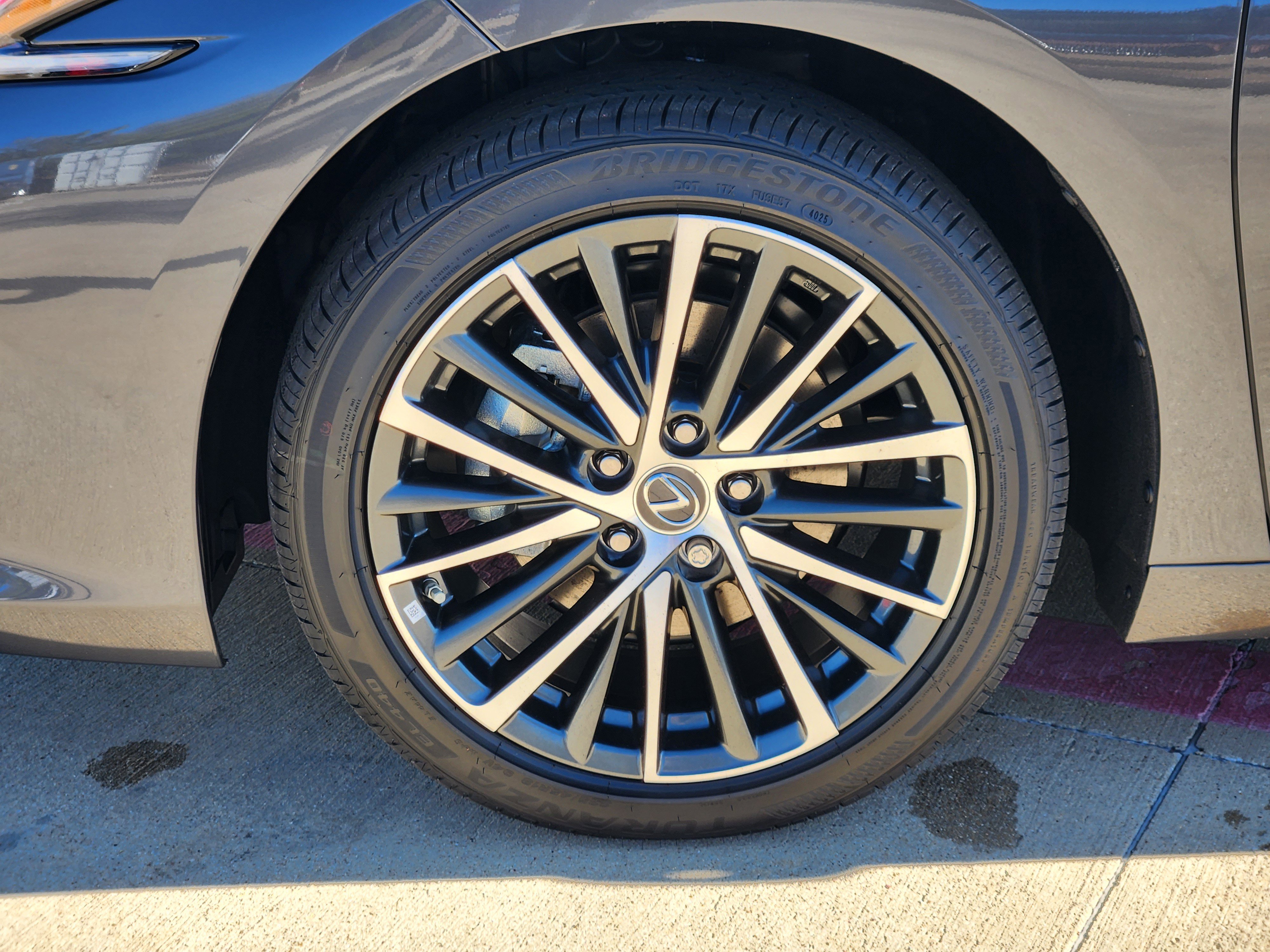 New 2025 Lexus ES 350 w/ Premium Package image 6