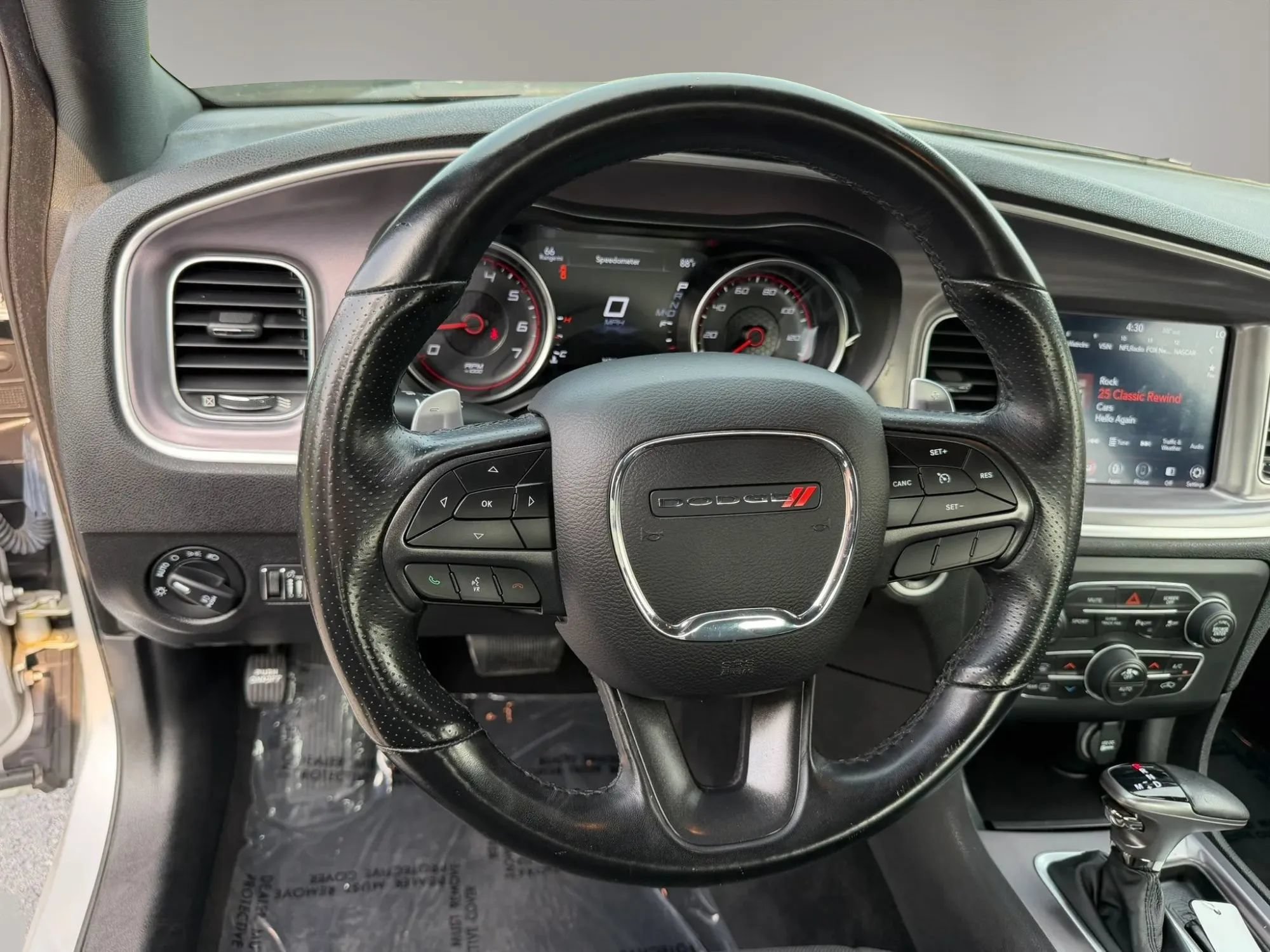 Used 2019 Dodge Charger SXT AWD/4WD image 17