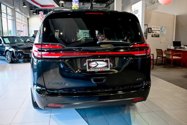 Used 2021 Chrysler Pacifica Touring-L w/ S Appearance Package image 6