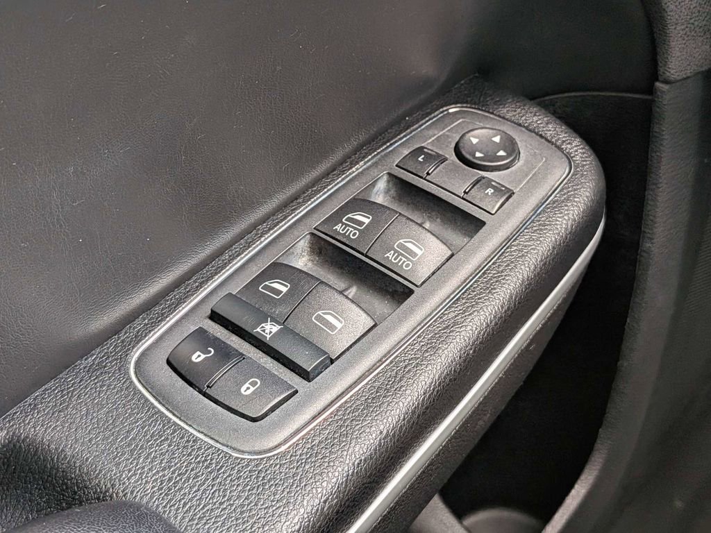 Used 2022 Dodge Charger SXT w/ Leather Interior Group RWD image 26