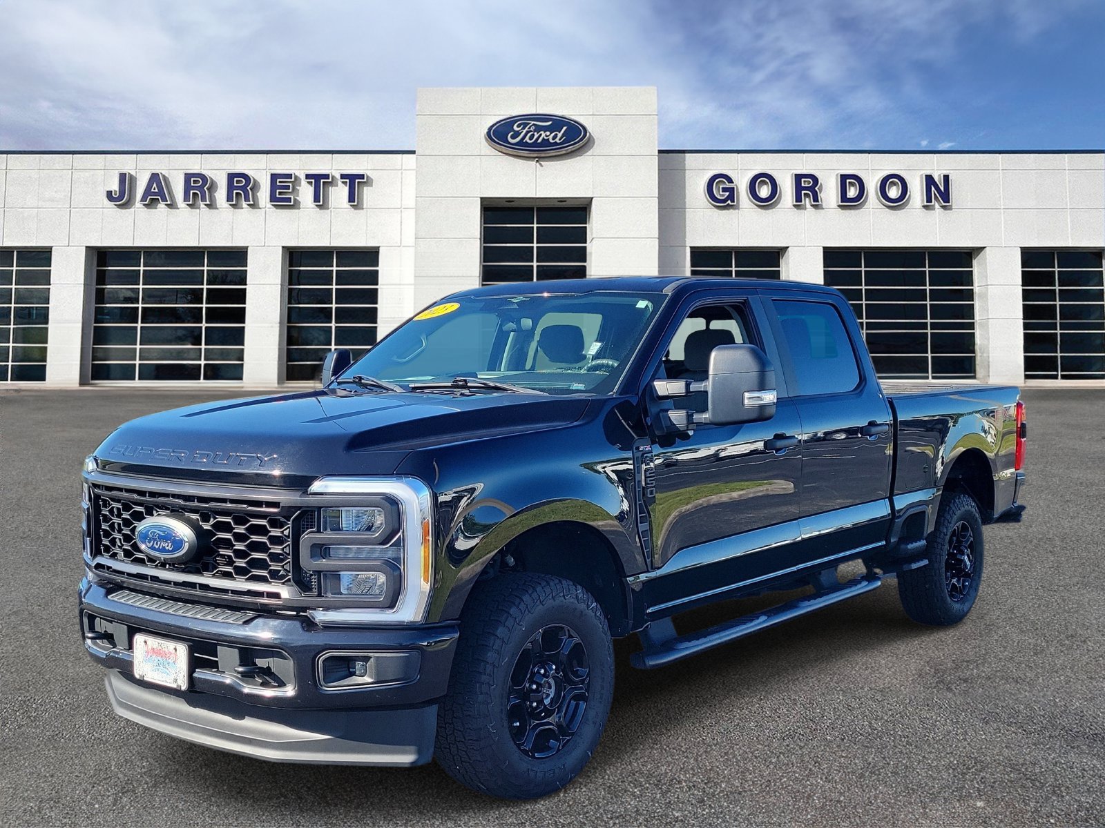 Used 2023 Ford F250 XL w/ STX Appearance Package AWD/4WD image 2