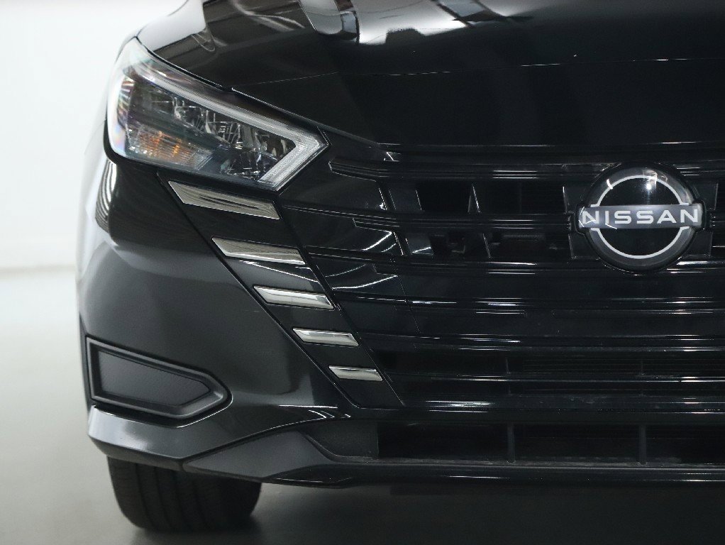 Certified 2025 Nissan Versa SV image 7