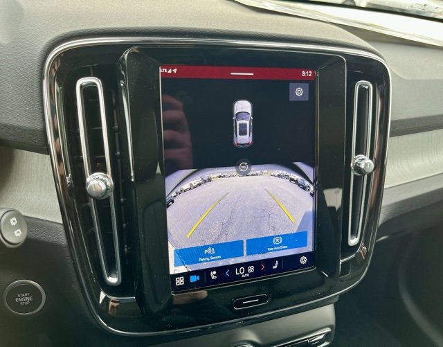 New 2025 Volvo XC40 B5 Ultra w/ Climate Package image 16