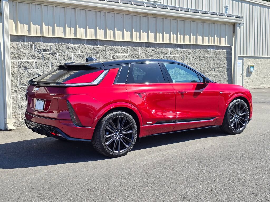New 2026 Cadillac Lyriq V image 8