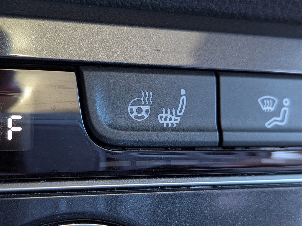 Used 2020 Volkswagen Tiguan SEL image 25