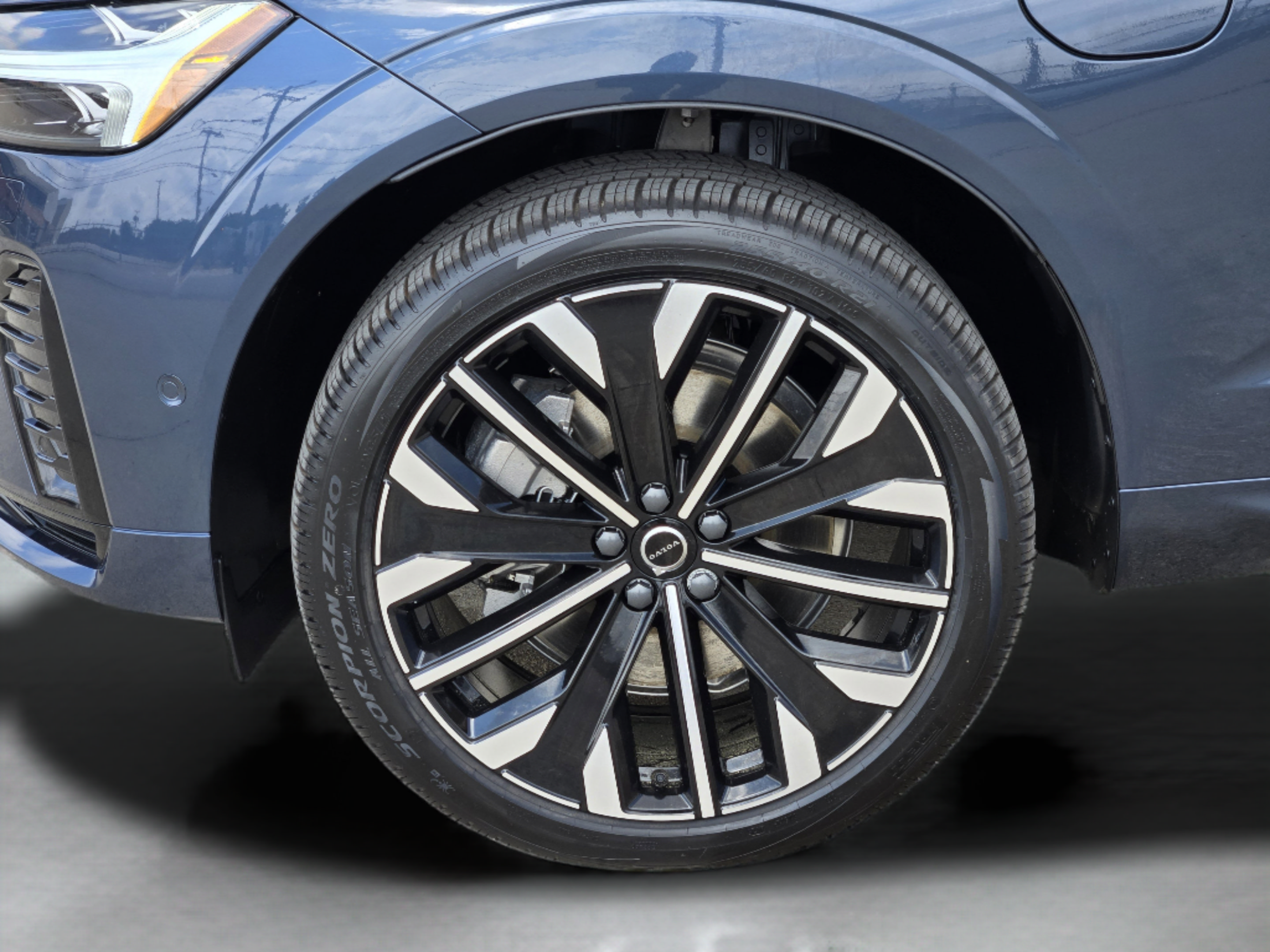 New 2026 Volvo XC60 T8 Ultra w/ Protection Package Premier AWD/4WD image 30