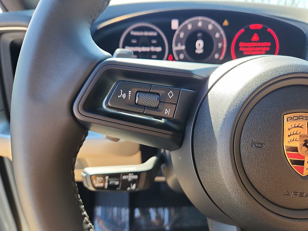 Certified 2025 Porsche Cayenne Coupe AWD/4WD image 20