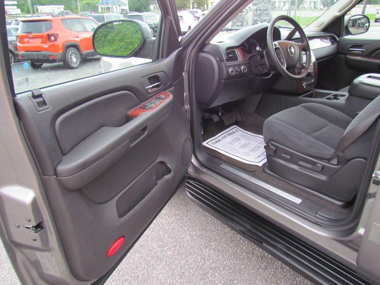 Used 2008 Chevrolet Suburban LT w/ Convenience Package 1 image 9