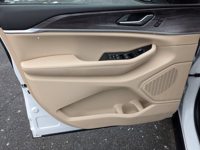 Certified 2023 Jeep Grand Cherokee Limited AWD/4WD image 10