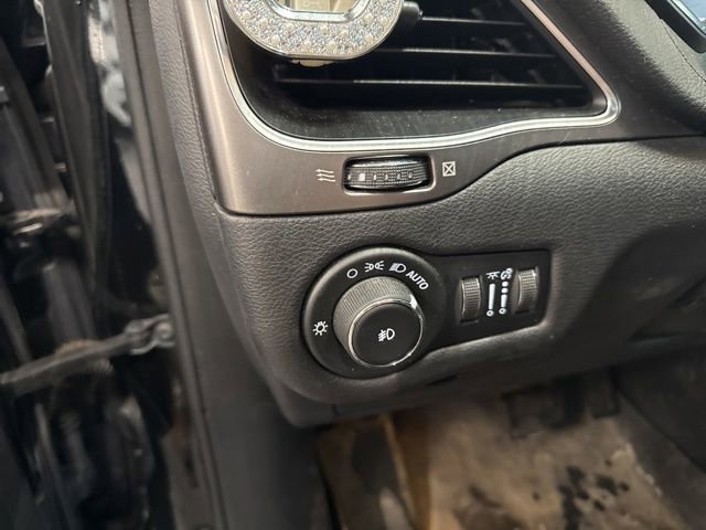 Used 2020 Jeep Cherokee Latitude Plus w/ Cold Weather Group image 17