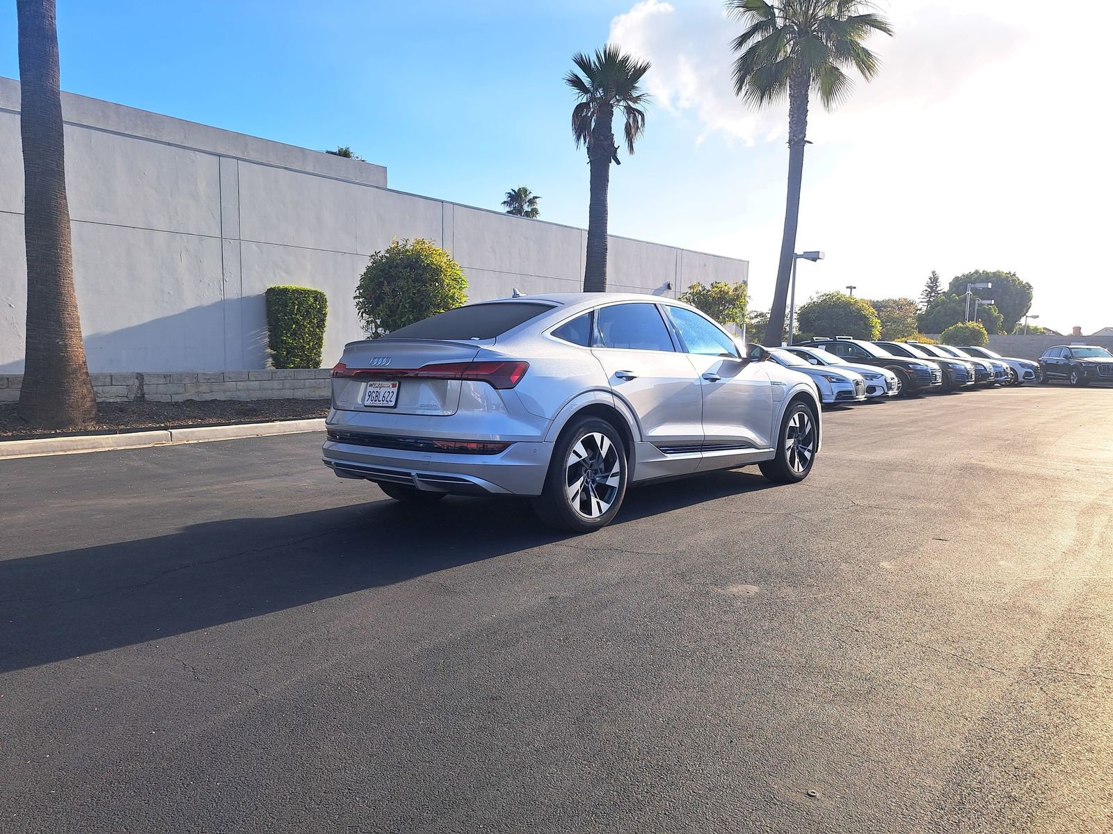 Used 2023 Audi e-tron Premium Plus w/ Premium Plus Package image 3