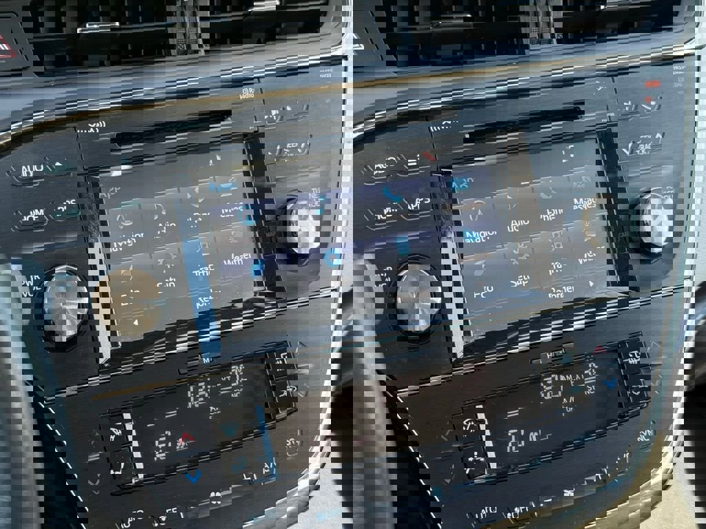 Used 2017 Toyota Avalon XLE Premium FWD image 39