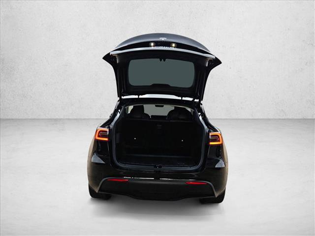 Used 2022 Tesla Model Y Long Range image 8