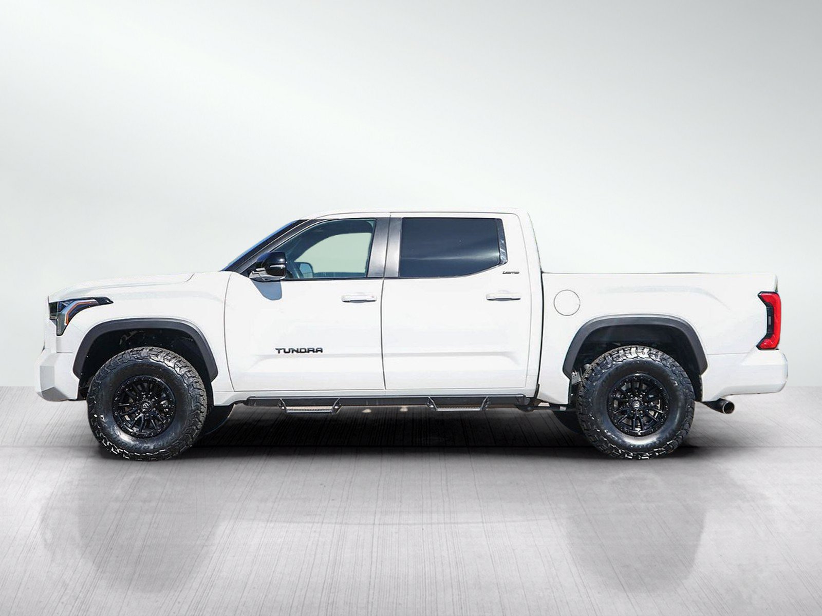 Used 2025 Toyota Tundra Limited AWD/4WD image 2