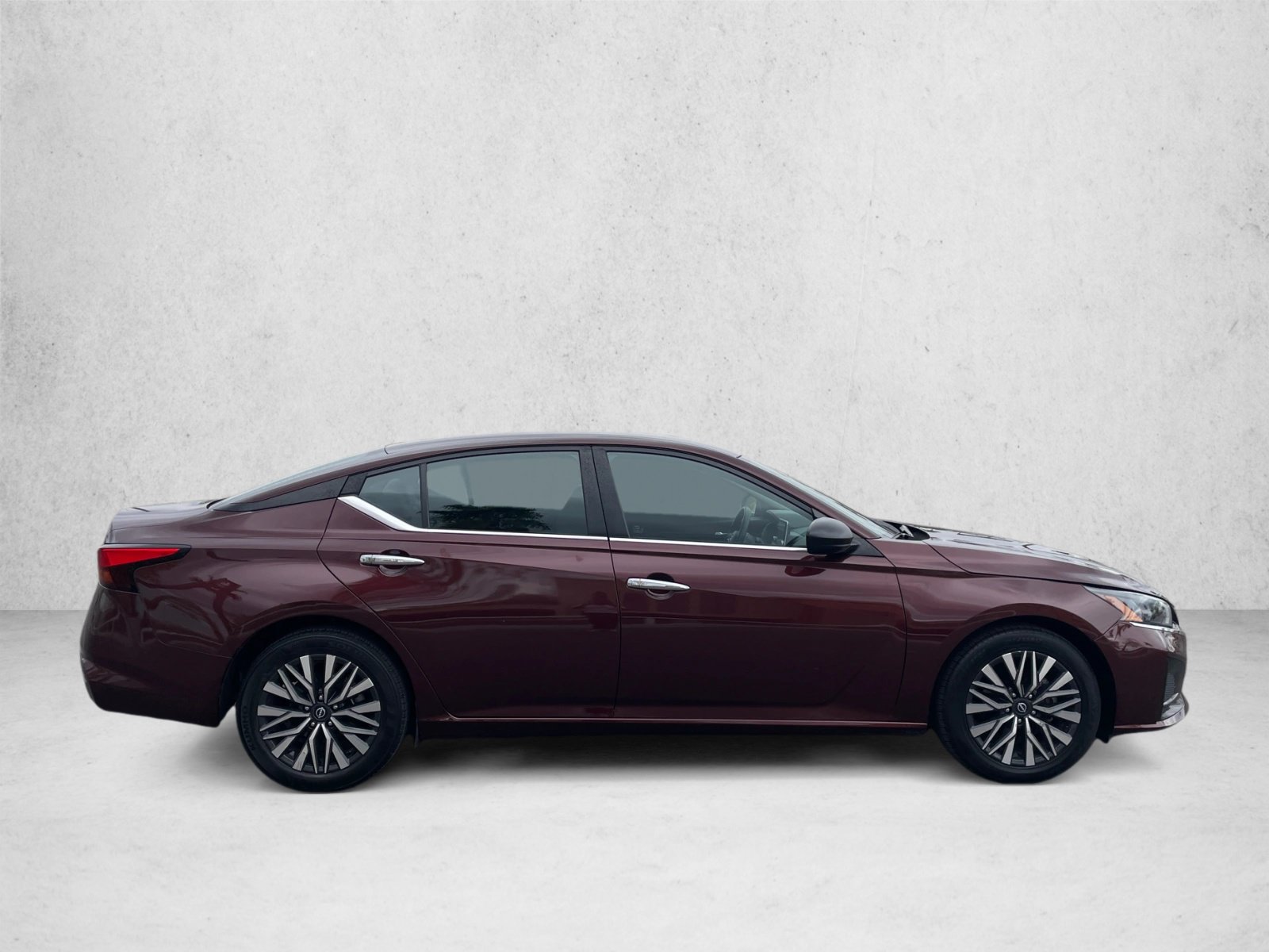 Used 2025 Nissan Altima 2.5 SV FWD image 4
