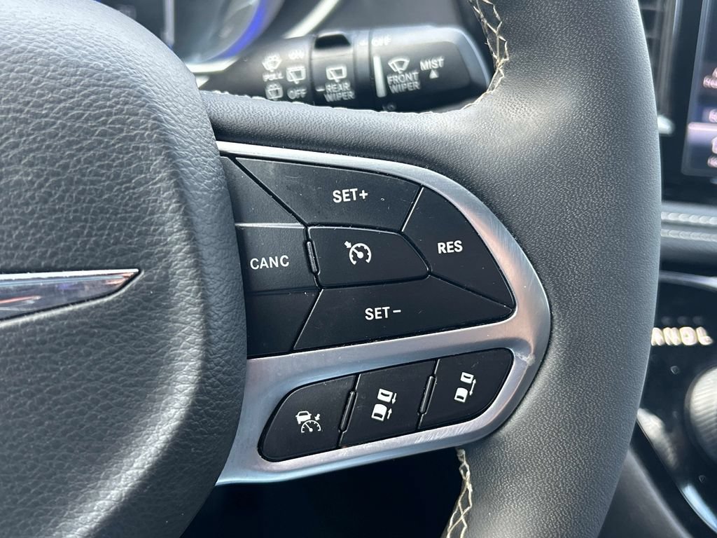 Used 2026 Chrysler Pacifica Select FWD image 25