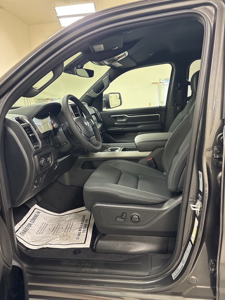 New 2026 RAM 1500 4x4 Crew Cab image 10