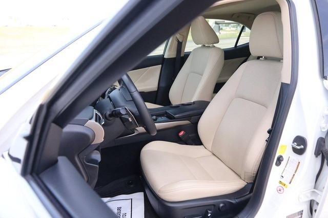 Used 2014 Lexus IS 350 w/ Navigation Package RWD image 8