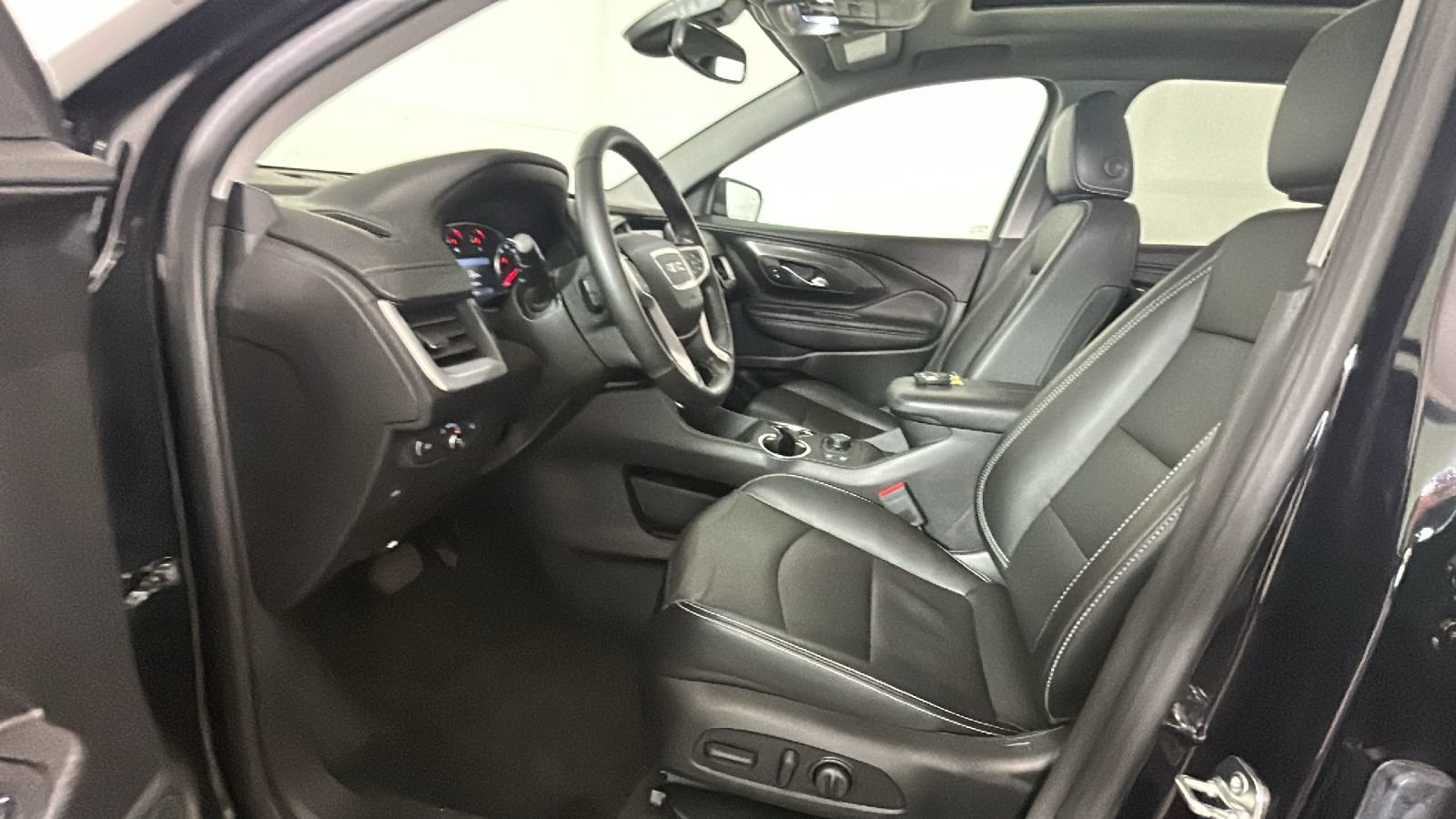 Used 2024 GMC Terrain SLT w/ Elevation Edition FWD image 12