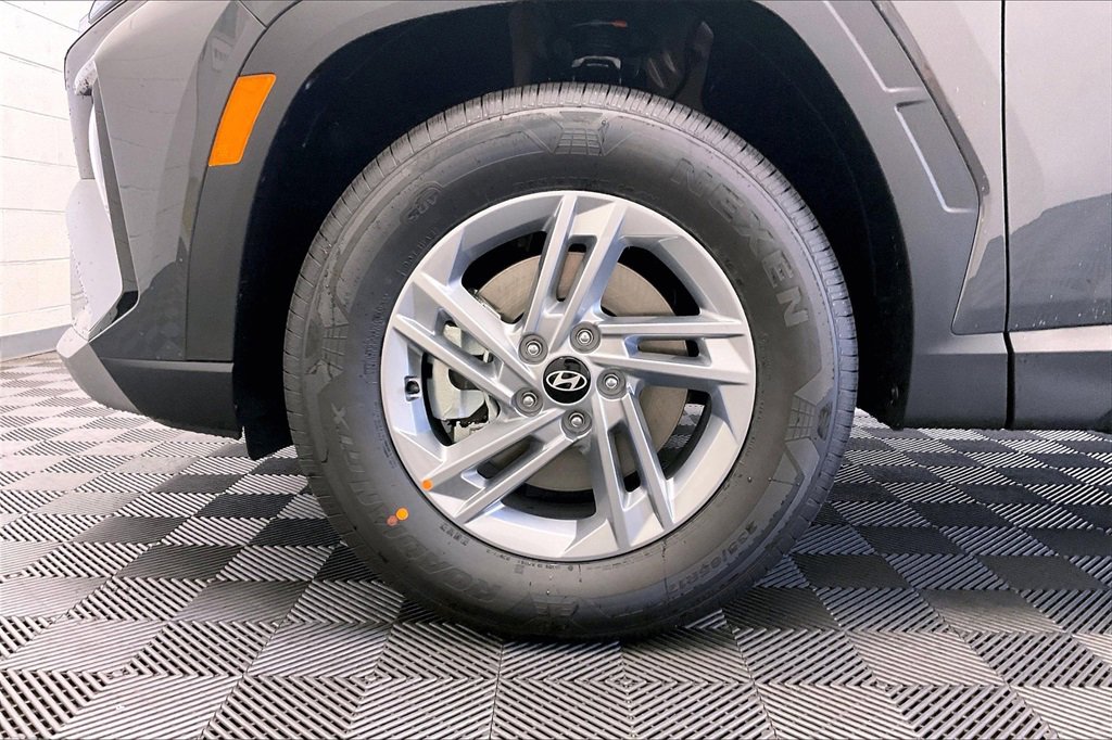 New 2025 Hyundai Tucson SE image 12