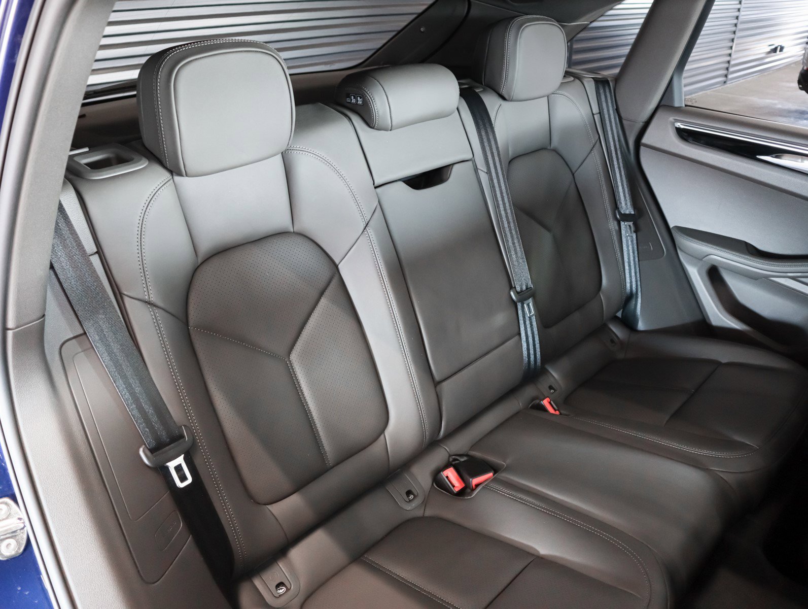 Used 2025 Porsche Macan image 6