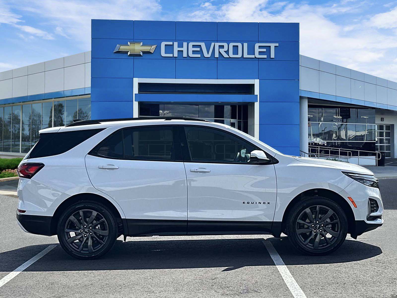 Certified 2023 Chevrolet Equinox RS w/ RS Leather Package AWD/4WD image 5