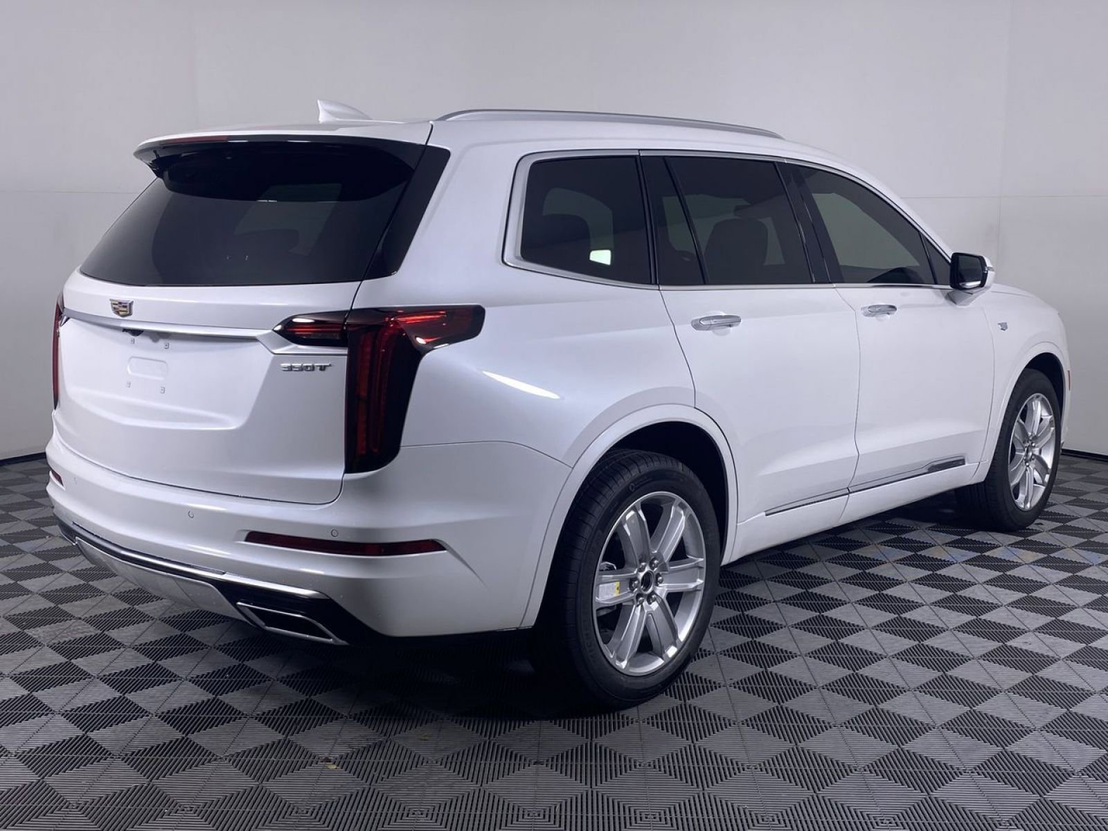 New 2025 Cadillac XT6 Luxury w/ LPO, Red Accent Package FWD image 20