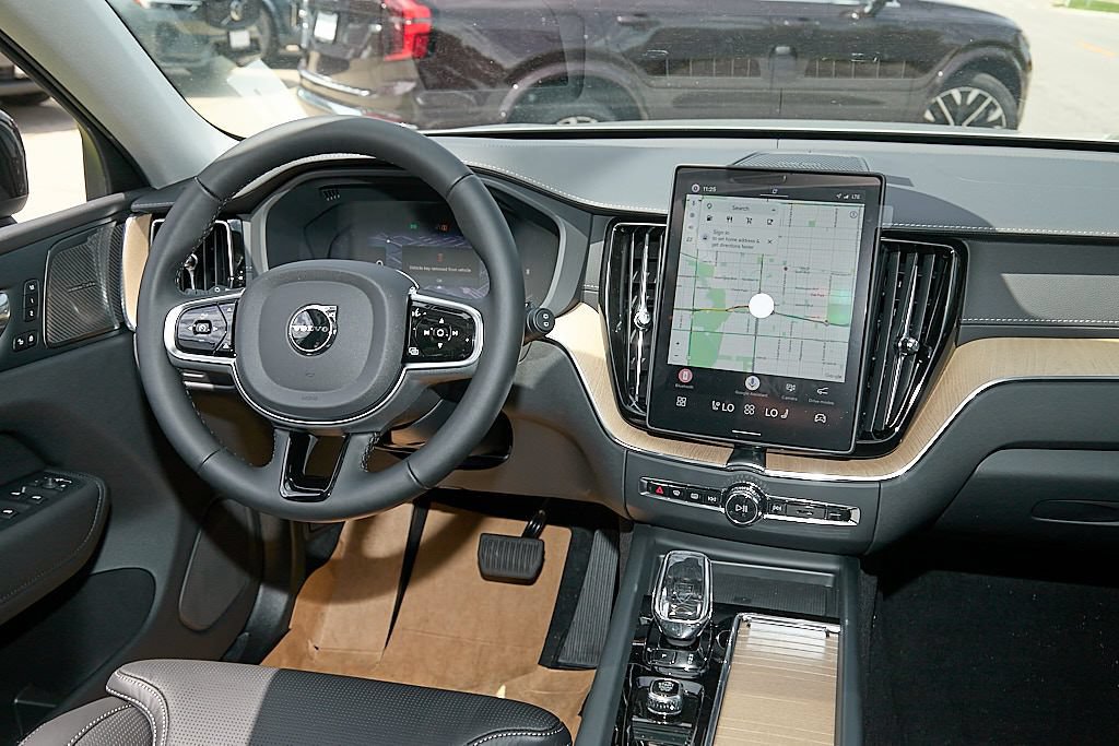New 2026 Volvo XC60 B5 Ultra w/ Climate Package AWD/4WD image 25